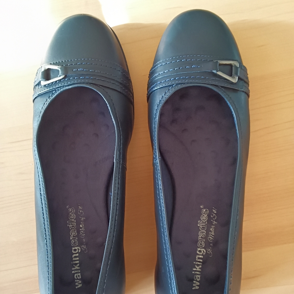 Walking Cradle Flat Shoe - Size 9